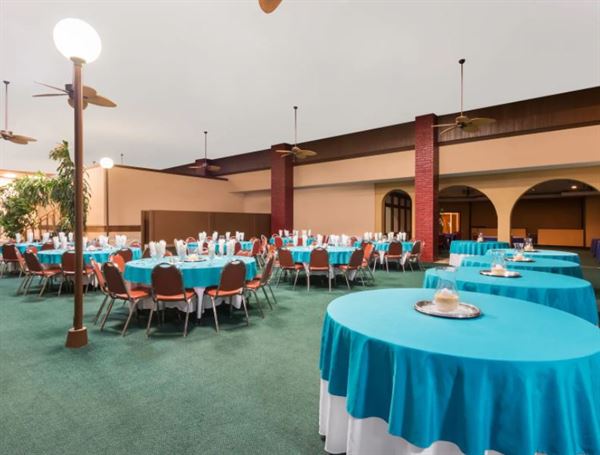 Days Inn & Suites Clovis