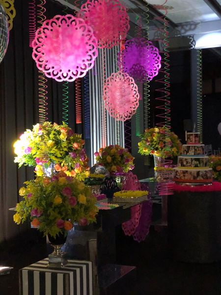 Arts & Crafts Party Decor