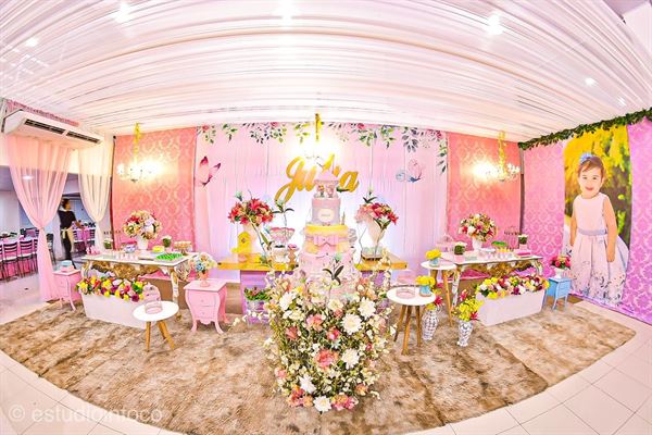 Arts & Crafts Party Decor