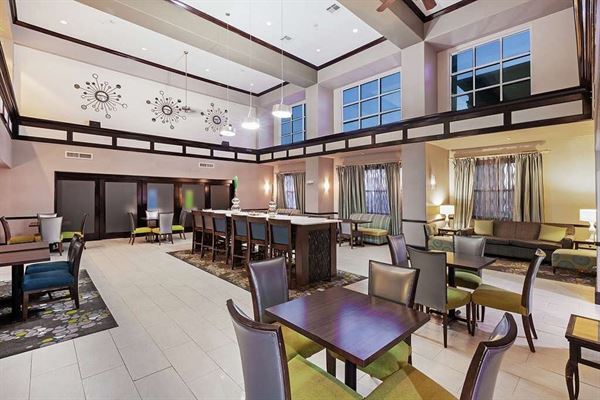 Hampton Inn & Suites by Hilton