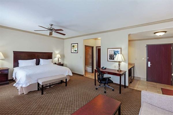 Hampton Inn & Suites by Hilton