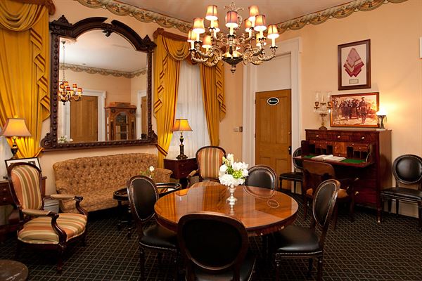 Monmouth Historic Inn