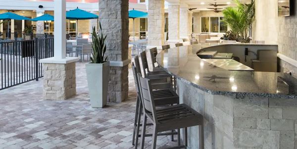 Hampton Inn & Suites / Home2 Suites