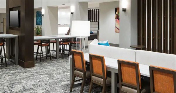 Hampton Inn & Suites / Home2 Suites