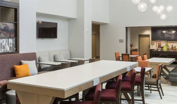 Hampton Inn & Suites / Home2 Suites