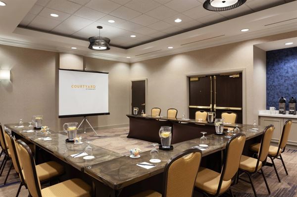 Courtyard Orlando Lake Buena Vista in the Marriott Village