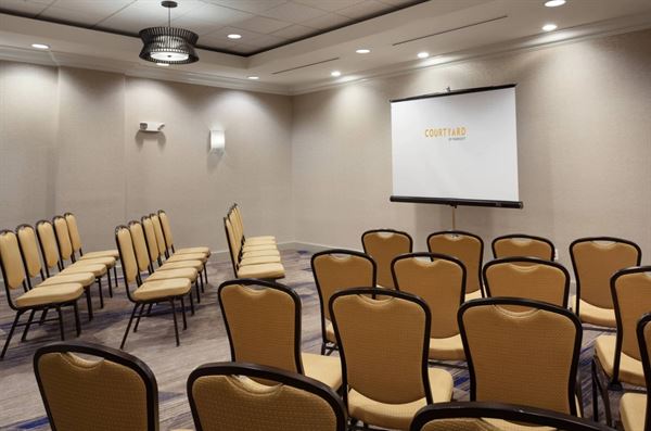 Courtyard Orlando Lake Buena Vista in the Marriott Village