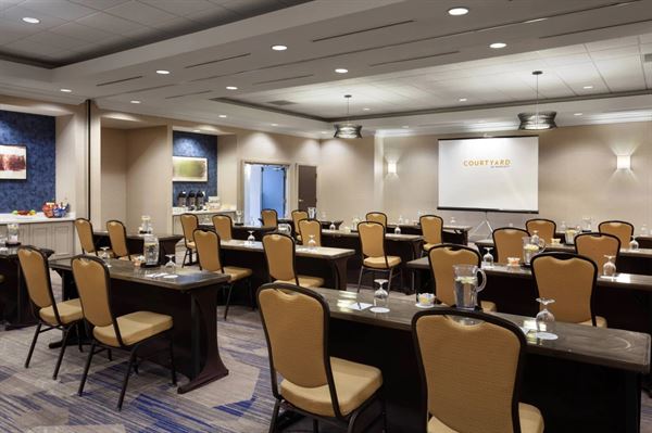 Courtyard Orlando Lake Buena Vista in the Marriott Village