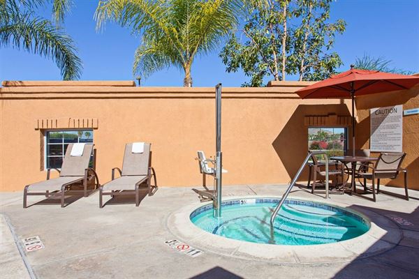 Holiday Inn Express & Suites Corona