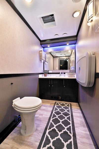 Jazzy Johnz - Gulf Coast Restroom Trailers