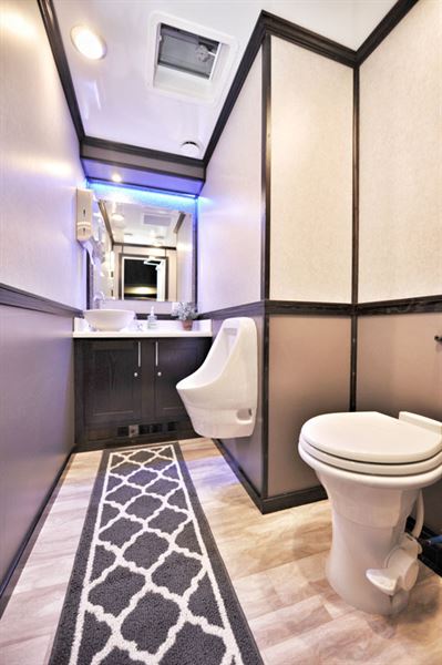 Jazzy Johnz - Gulf Coast Restroom Trailers