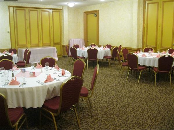 Echo Hotel And Conference Center