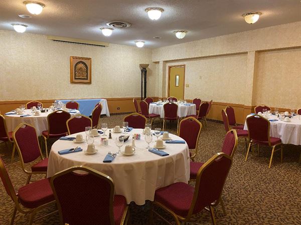 Echo Hotel And Conference Center