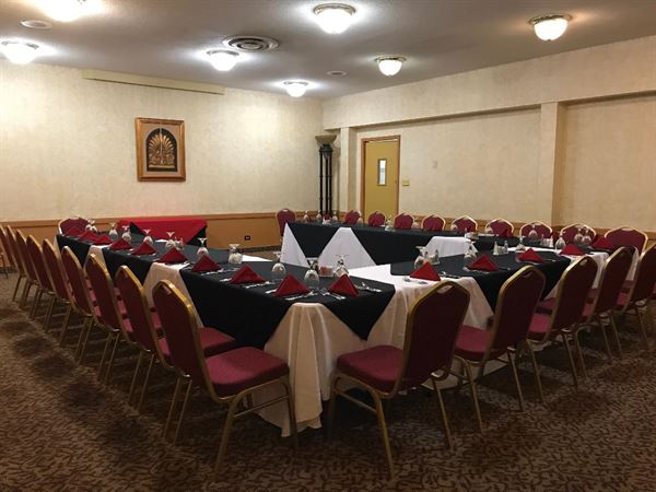 Echo Hotel And Conference Center