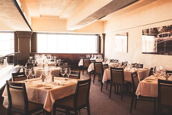 Broadway 10 Bar & Chophouse