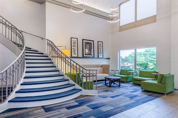 Holiday Inn Express & Suites Chicago - Midway Airport