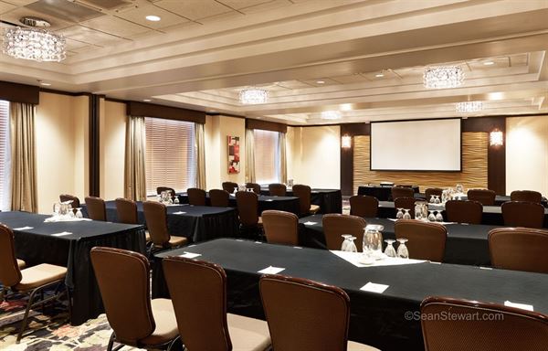 Best Western Premier Denham Inn & Suites