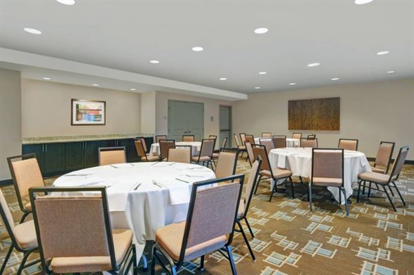 Hampton Inn & Suites Robbinsville
