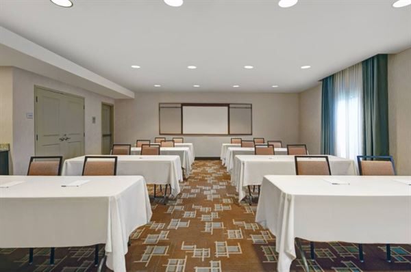 Hampton Inn & Suites Robbinsville