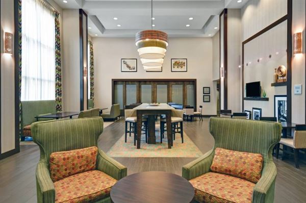 Hampton Inn & Suites Robbinsville