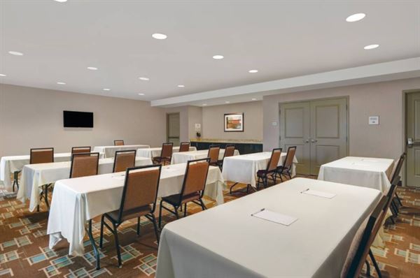 Hampton Inn & Suites Robbinsville