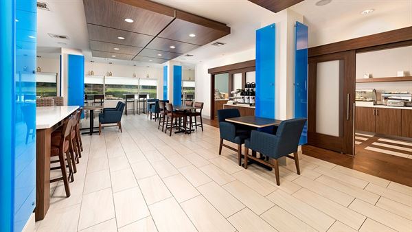 Holiday Inn Express & Suites Conroe I-45 North