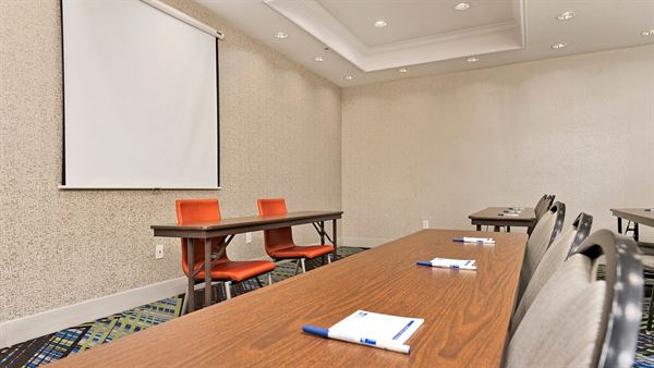 Holiday Inn Express & Suites Conroe I-45 North