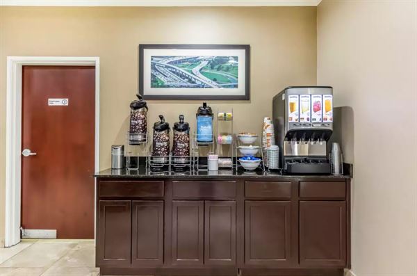 Comfort Inn & Suites Houston IAH Airport - Beltway 8