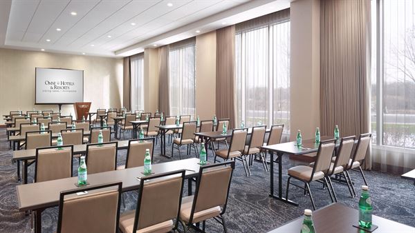 Omni Viking Lakes Hotel