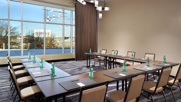 Omni Viking Lakes Hotel