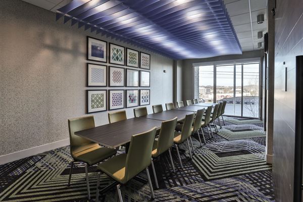 Holiday Inn Express & Suites Nashville Metrocenter Downtown