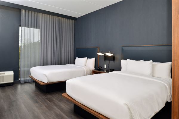 Courtyard Raleigh Cary / Crossroads