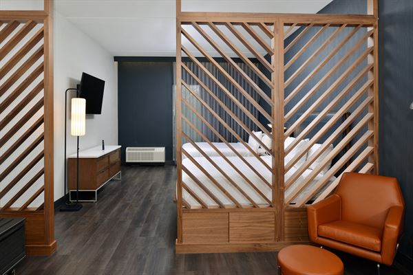 Courtyard Raleigh Cary / Crossroads