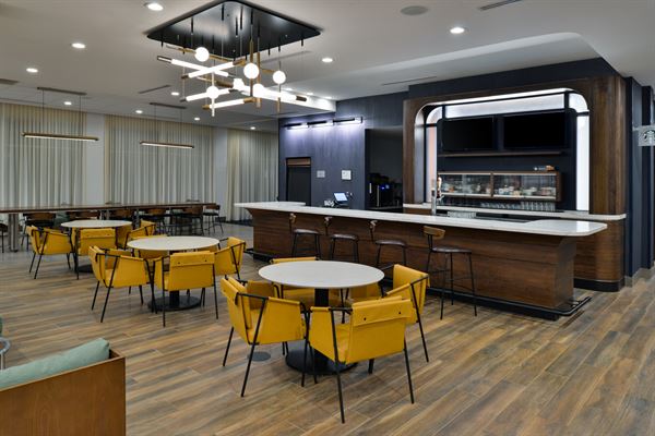 Courtyard Raleigh Cary / Crossroads