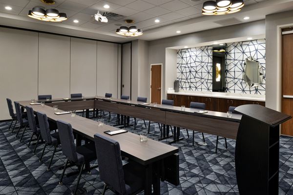 Courtyard Raleigh Cary / Crossroads