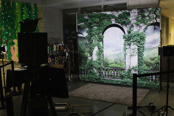 The Looking Glass Photo Booths