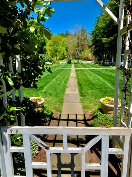 Harrybrooke Park and Harden House Museum