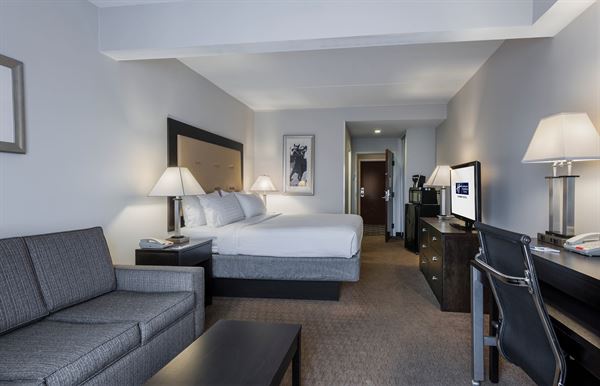 Holiday Inn Express & Suites Laurel