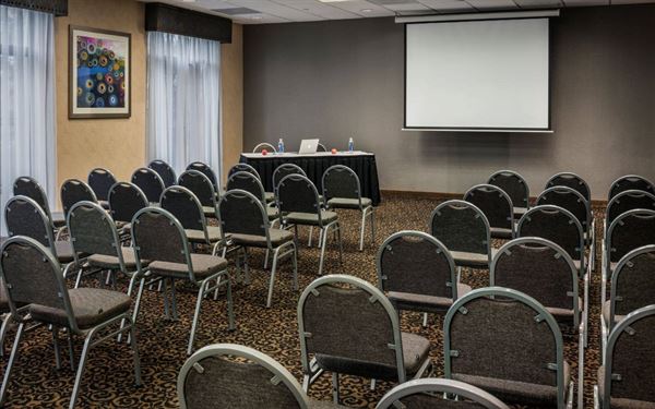 Holiday Inn Express & Suites Laurel