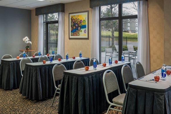 Holiday Inn Express & Suites Laurel