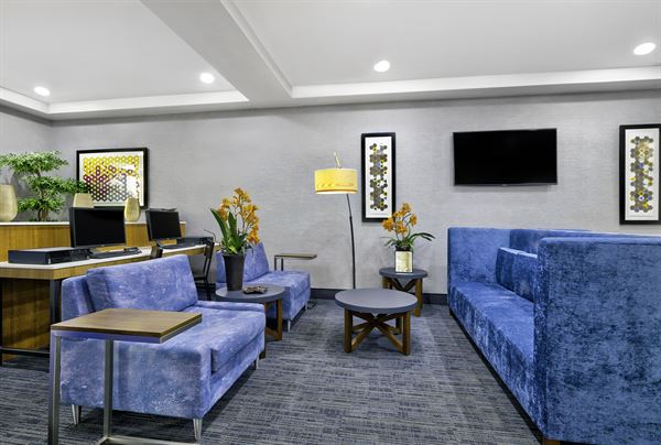 Holiday Inn Express & Suites Kansas City Grandview