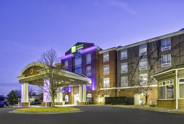 Holiday Inn Express & Suites Kansas City Grandview