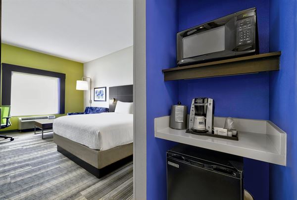 Holiday Inn Express & Suites Kansas City Grandview