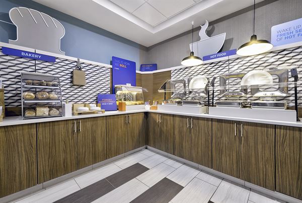 Holiday Inn Express & Suites Kansas City Grandview