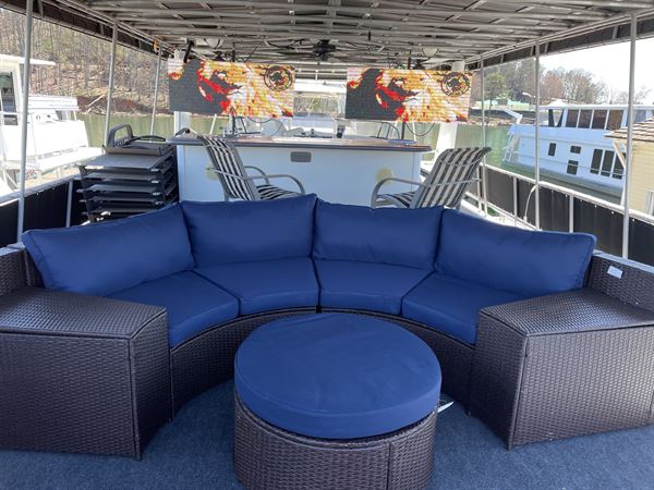 Lionz Den Entertainment Yacht