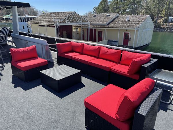 Lionz Den Entertainment Yacht