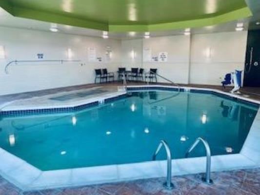 Holiday Inn Express Kansas City Airport