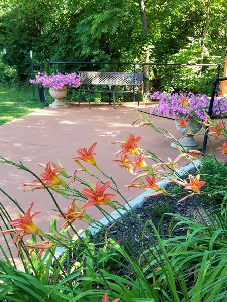 The Wolf Creek Retreat at Historic Elm Lake