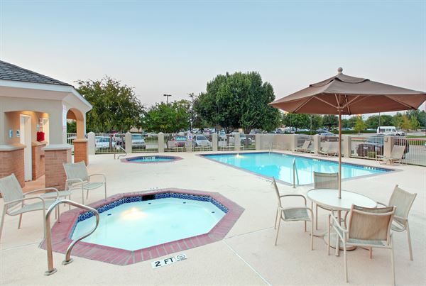 Holiday Inn Express & Suites DFW-Grapevine