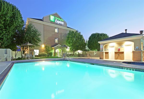 Holiday Inn Express & Suites DFW-Grapevine